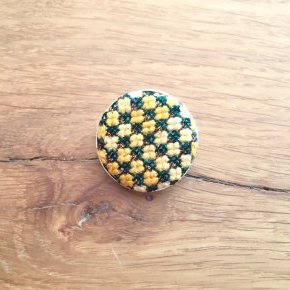 Broche verte jaune