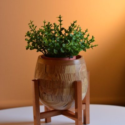 cache pot sur pieds